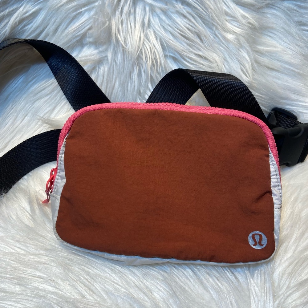 Lululemon Everywhere Belt Bag